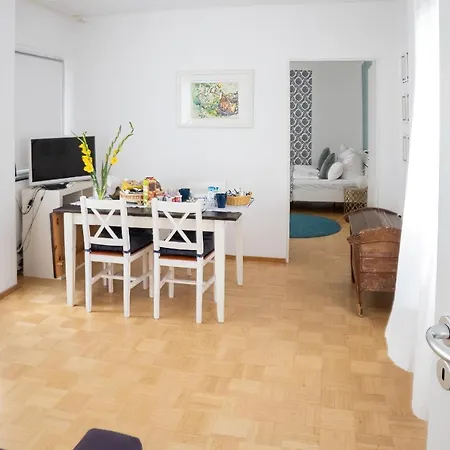 Bed and Breakfast My Place Mit Fruehstueckspaket - With Breakfastbox