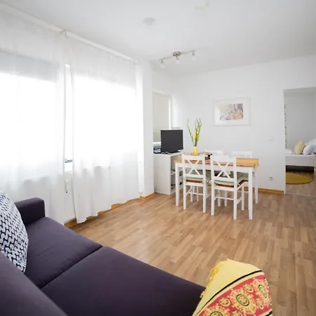 Bed & Breakfast My Place Mit Fruehstueckspaket - With Breakfastbox